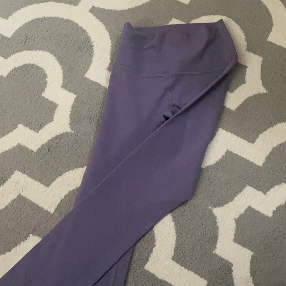 size 4 lulu lemon leggings in color purple. never worn